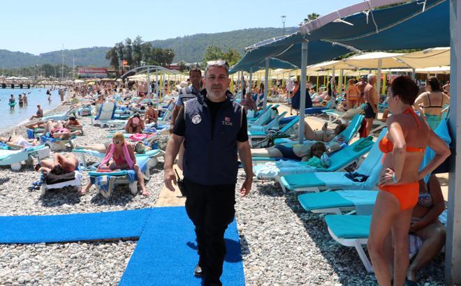 Polisten sahillerde şok uygulama