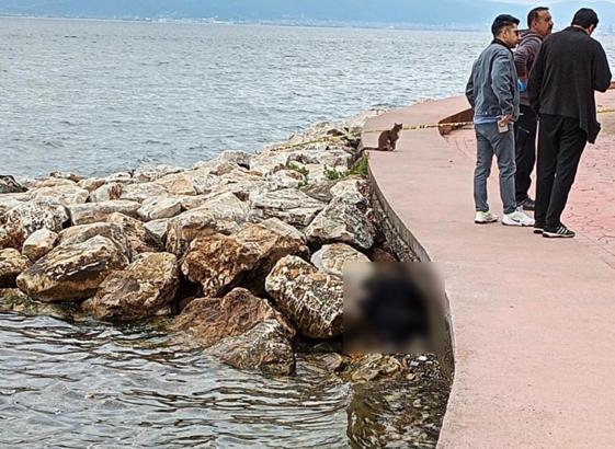 Sahildeki kayalıklarda erkek cesedi bulundu