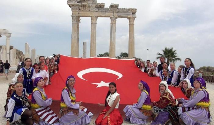 Yerleşik yabancılar 19 Mayıs coşkusunu paylaştı