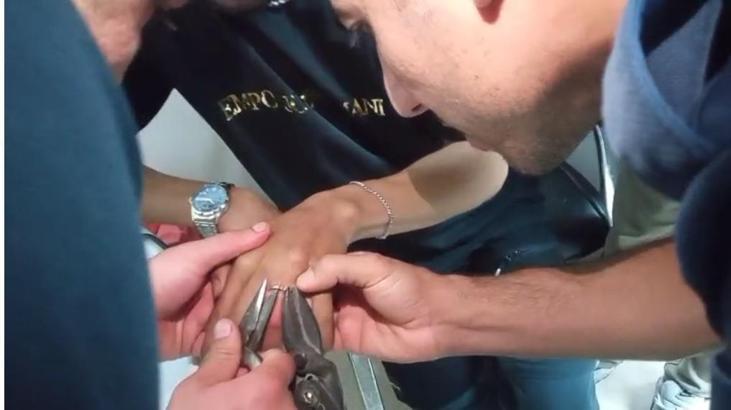 Şırnak’ta parmağına sıkışan yüzüğü itfaiye çıkardı