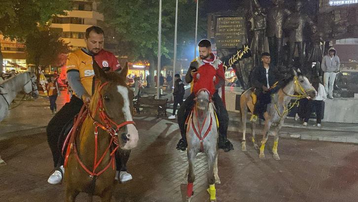 Karabük'te şampiyonluğu at binerek kutladılar