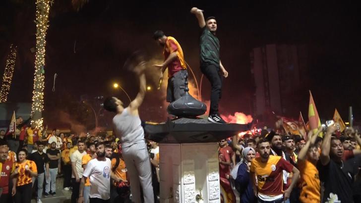 Adana'da Galatasaray'ın şampiyonluk kutlamalarında kavga çıktı