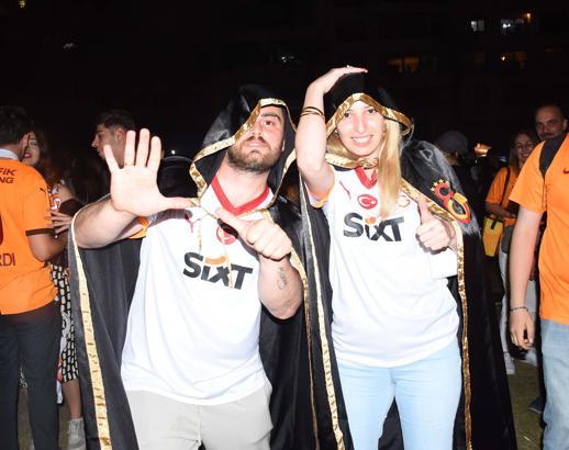 Galatasaray'a İzmir'de coşkulu kutlama