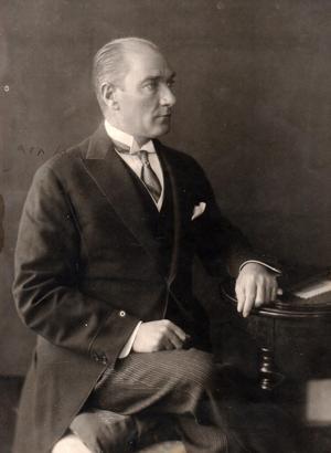 Atatürk'ün stüdyo fotoğraf çekiminde, videosu da olduğu ortaya çıktı