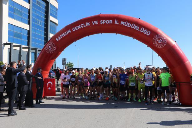 Samsun’da 19 Mayıs Uluslararası Yarı Maratonu başladı