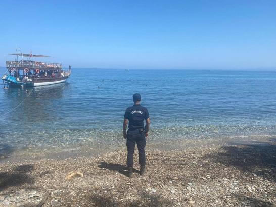 Kuşadası'nda yasağa rağmen ormana giren 8 kişiye 23 bin 624 lira ceza kesildi