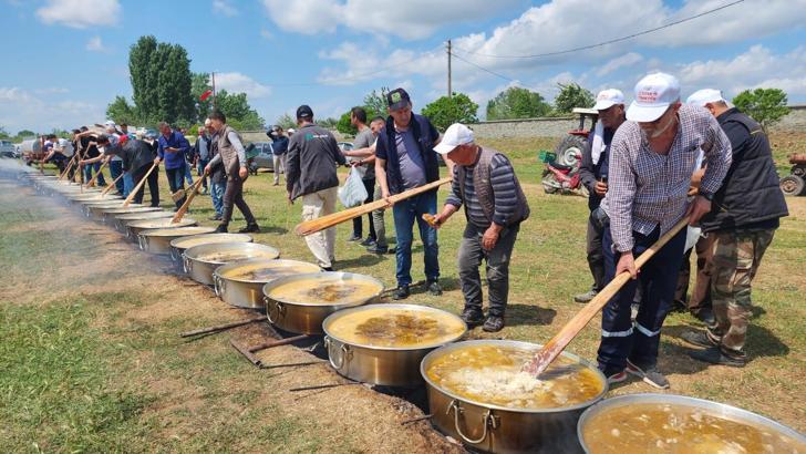 'Yamanlı Hayrı'nda 60 kazan keşkek dağıtıldı