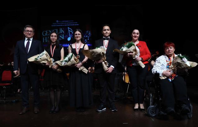 Gençlik Haftası’nda Antalya’da müzik dolu gece