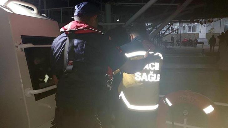 Kalp krizi geçiren gemi personelini Sahil Güvenlik ekipleri kurtardı