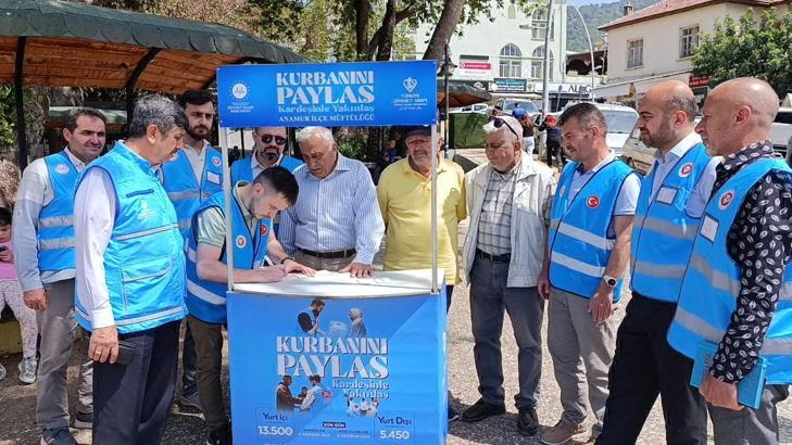 Anamur'da vekaletle kurban bağış standı açıldı