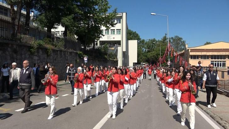 Bursa'da 19 Mayıs Atatürk'ü Anma, Gençlik ve Spor Bayramı coşkusu