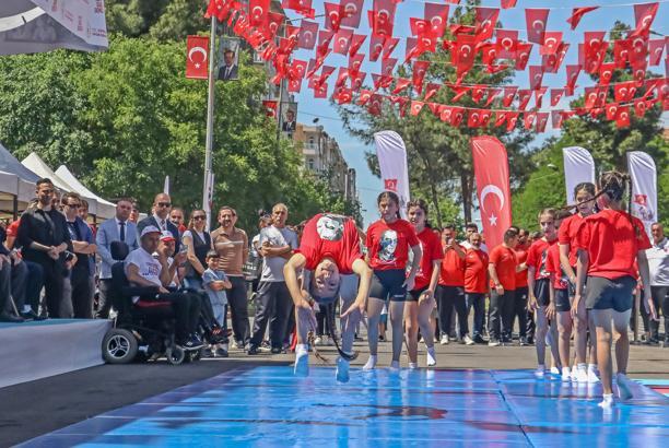 Diyarbakır ve Mardin'de 19 Mayıs, coşkuyla kutlandı