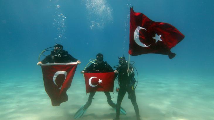 Fethiye'de hem sahilde, hem deniz altında 19 Mayıs kutlaması