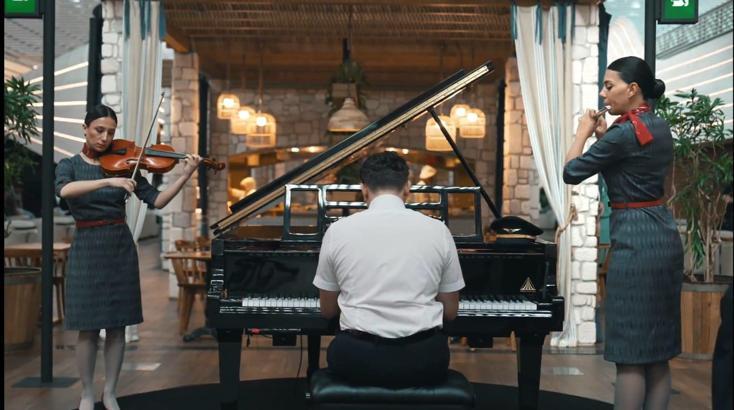 THY uçuş ekibinden yolculara ‘Gençlik Marşı’ sürprizi