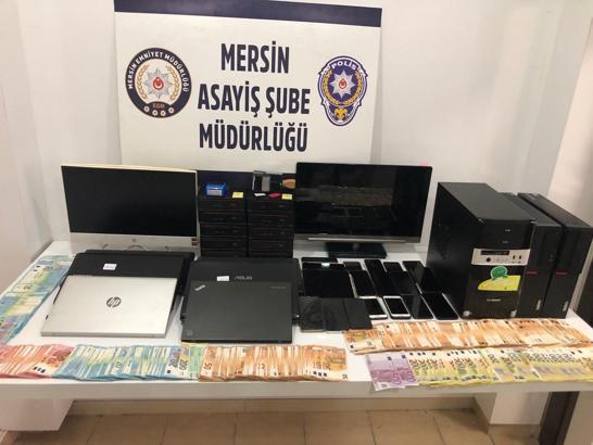 Yabancıları 'ucuz abonelik' bahanesiyle dolandıran 3 şüpheli tutuklandı