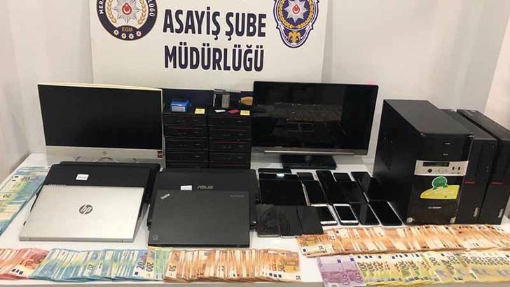 Yabancıları 'ucuz abonelik' bahanesiyle dolandıran 3 şüpheli tutuklandı