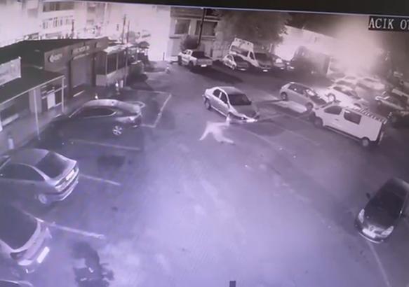 Otoparkta yere düştü, üzerinden otomobil geçip öldü; kaza kamerada