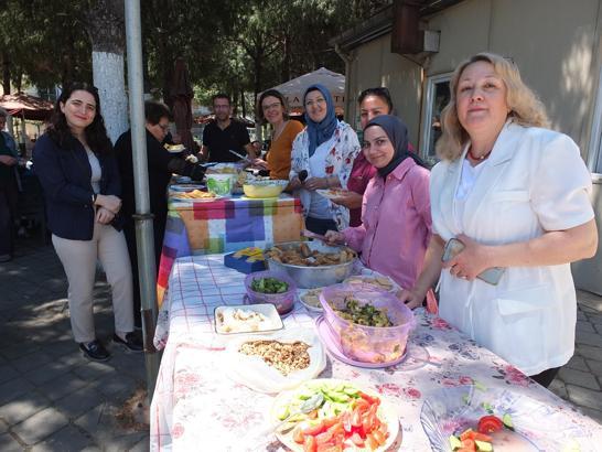 Burhaniye'de 2 bin kişiyi buluşturan çiftçi hayır yemeği