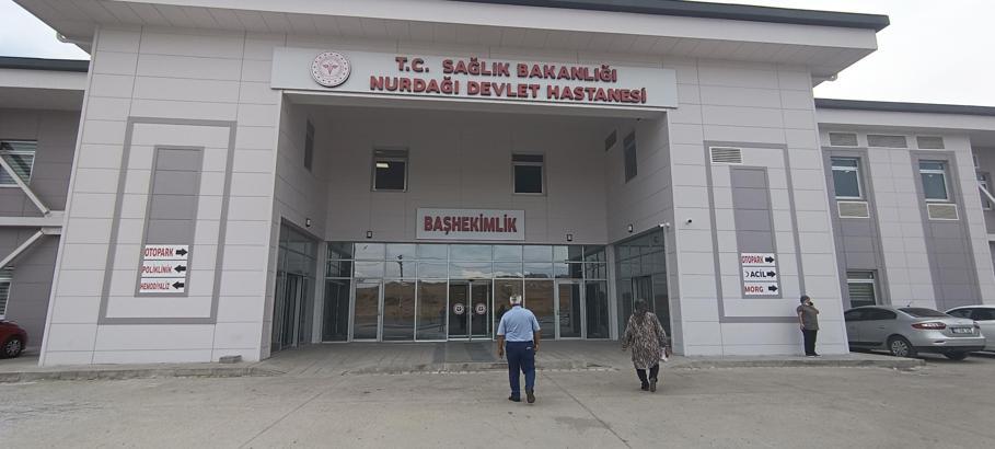 Gaziantep'te, otomobil yolun karşısına geçmeye çalışanlara çarptı: 1 ölü, 1 yaralı