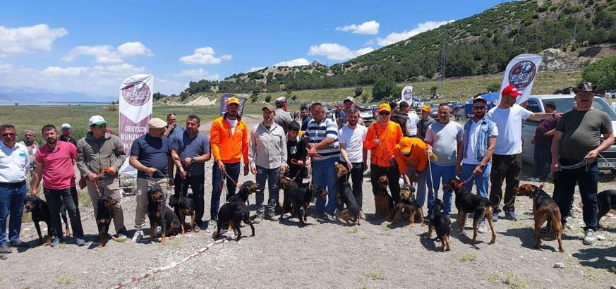 Av köpekleri Burdur'da yarıştırıldı
