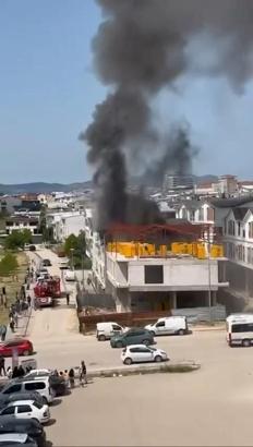 Yangın çıkan daire, kullanılamaz hale geldi