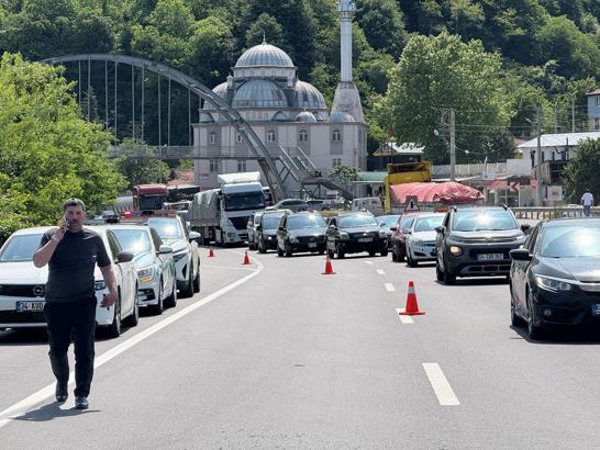 Kamyonet cipe arkadan çarptı; 2 yaralı