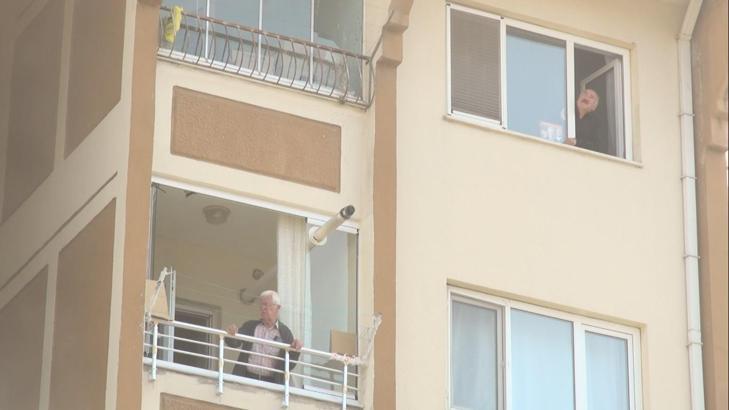 Kırıkkale’de 7 katlı apartmanda çıkan yangında mahsur kalan 10 kişi kurtarıldı