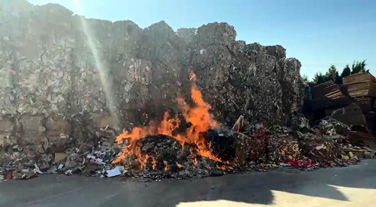 Kahramanmaraş’ta kağıt fabrikasında çıkan yangın söndürüldü