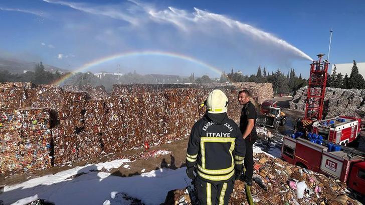 Kahramanmaraş’ta kağıt fabrikasında çıkan yangın söndürüldü