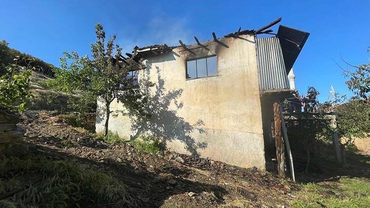 Evinde çıkan yangında hayatını kaybetti