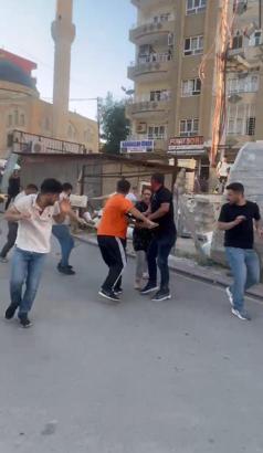 Mardin'de taşlı ve sopalı kavga kamerada: 6 yaralı