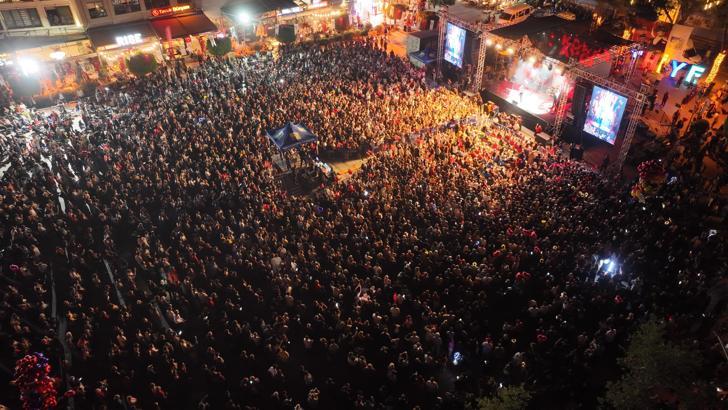 Koray Avcı, Fethiye'de konser verdi