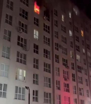 İstanbul - Esenyurt'ta sitede yangın; binanın 8'nci katından atlayan kadın hastaneye kaldırıldı