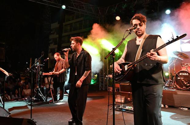 İkilem grubu Kemer'de konser verdi