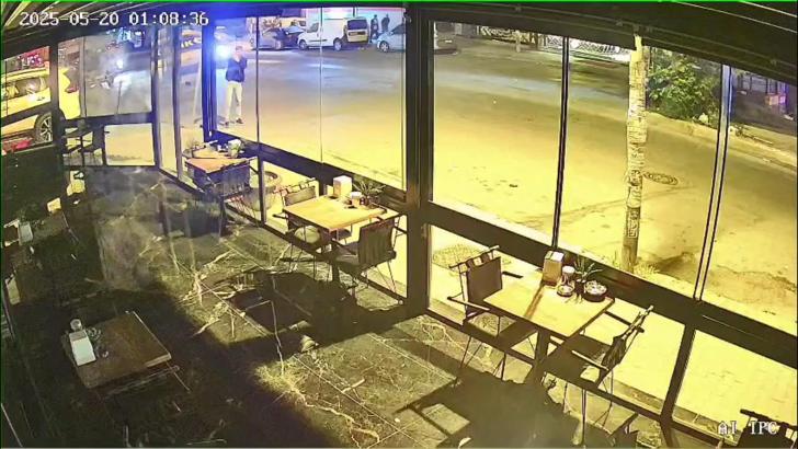 İstanbul - Esenyurt'ta iş yeri husumetli olduğu kuzeni tarafından kurşunlandı; o anlar kamerada