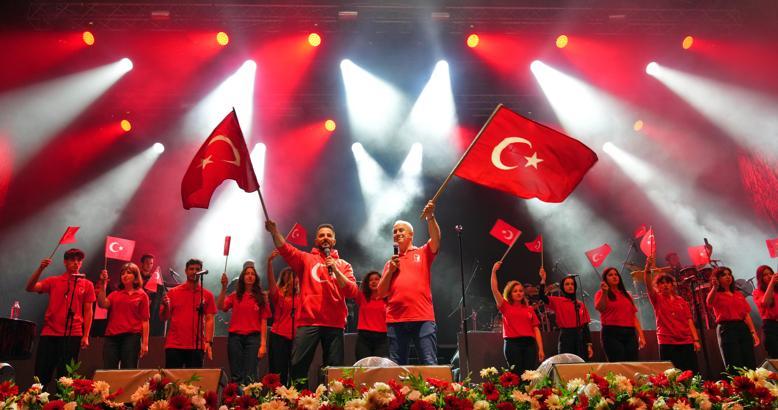 Kortej ve konserle 19 Mayıs kutlandı