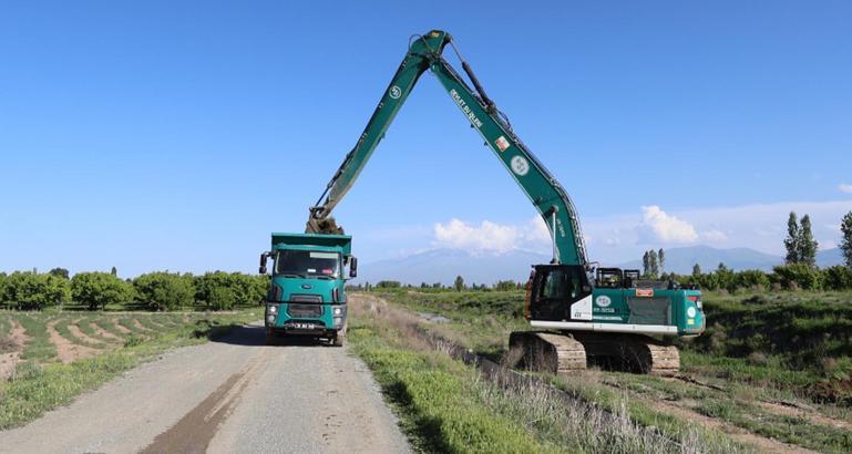 Iğdır'da sulama ve tahliye kanalı temizleniyor; tarımsal verimlilik artacak
