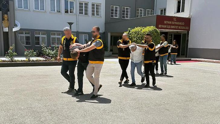 Kıskançlık nedeniyle eski sevgilisinin kovulmasını istediği kafeyi kurşunlattı