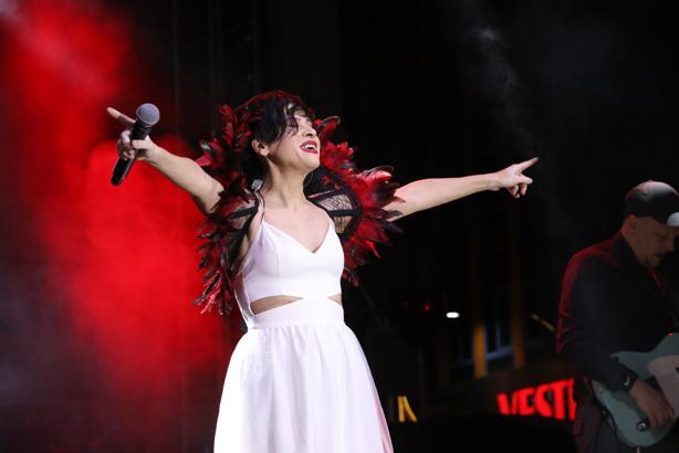 Bucak'ta Gençlik Yürüyüşü ve Aydilge konseri