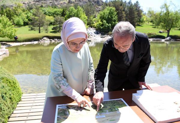 Emine Erdoğan'ndan arkeolog Omura için başsağlığı mesajı