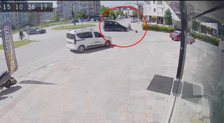 Motosiklet sürücüsü muhtarın ağır yaralandığı kaza kamerada