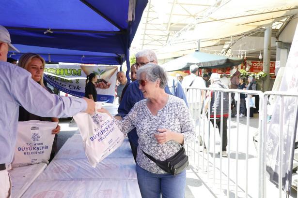 Aydın'da 40 bin ata tohumu fidesi dağıttı