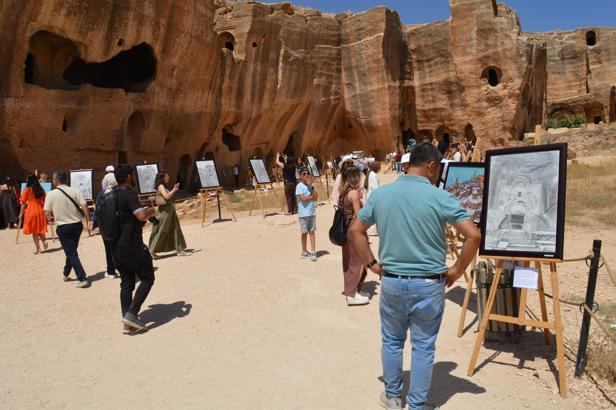 Dara Antik Kent’te ‘Kalemin Ustaları Resim Sergisi’