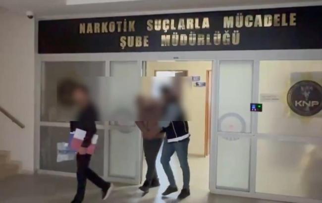 Bardak yüklü kamyondan 15 kilo 840 gram esrar çıktı