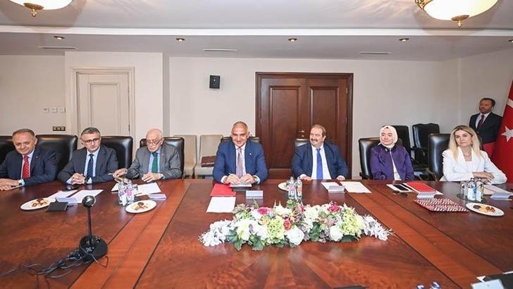 Bakan Ersoy, Cumhurbaşkanlığı Kültür ve Sanat Politikaları Kurulu üyeleriyle bir araya geldi