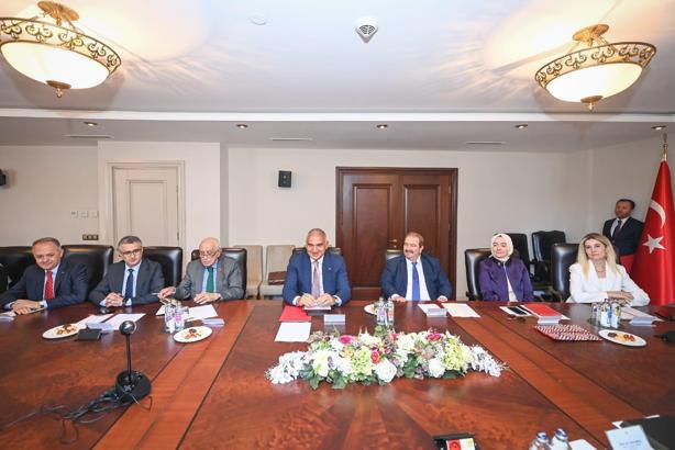 Bakan Ersoy, Cumhurbaşkanlığı Kültür ve Sanat Politikaları Kurulu üyeleriyle bir araya geldi