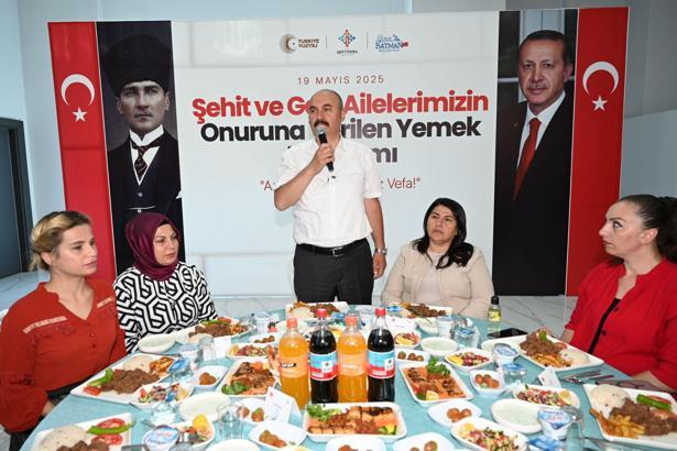 Batman Valisi Ekrem Canalp, şehit ve gazi aileleriyle yemekte buluştu