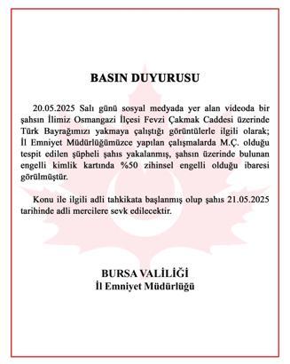 Türk bayrağını yakmaya çalıştığı öne sürülen şüpheli, kadın tepki gösterince kaçtı (2)
