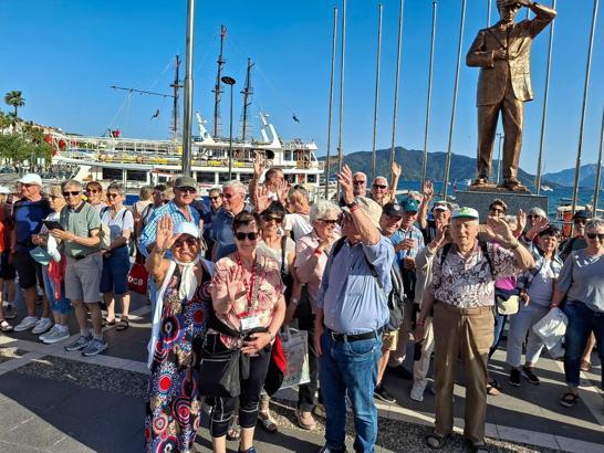 Datça'da Avusturyalı emekli turistler, esnafı hareketlendirdi