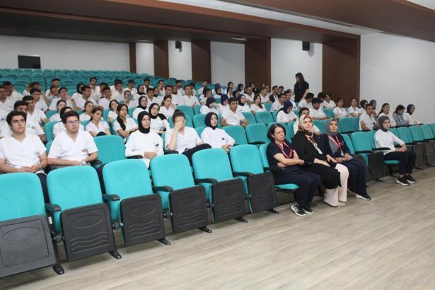Osmaniye Devlet Hastanesi’nde stajyer öğrencilere uyum eğitimi verildi